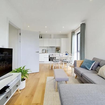 Luxury 2 Bed 2 Bath With Balcony New Build Apartment *South Central London* Екстериор снимка
