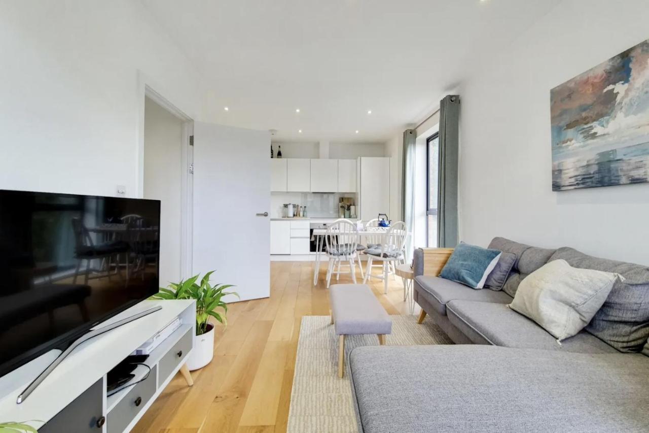 Luxury 2 Bed 2 Bath With Balcony New Build Apartment *South Central London* Екстериор снимка
